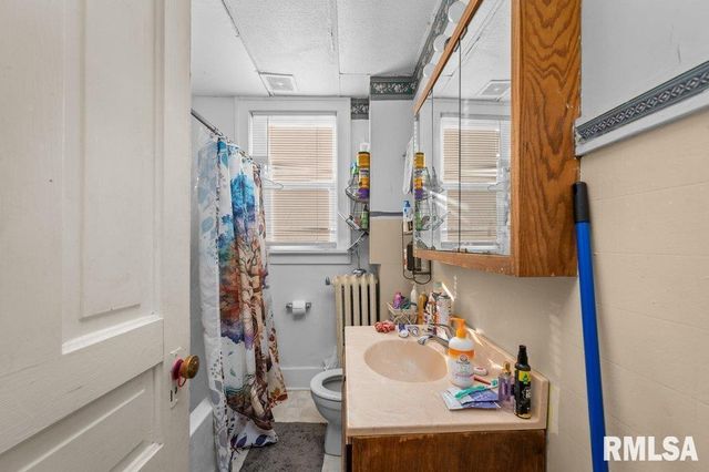 1618 11TH Avenue, Moline, IL 61265