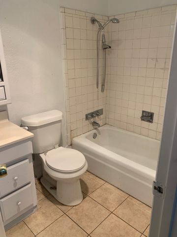 679 Edgeglen Drive, Dallas, TX 75217