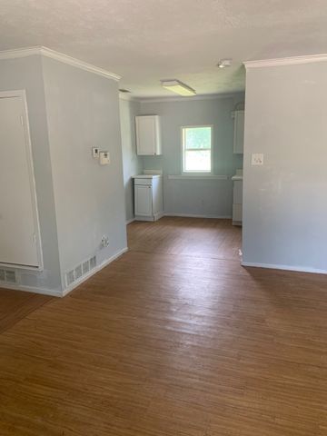 679 Edgeglen Drive, Dallas, TX 75217