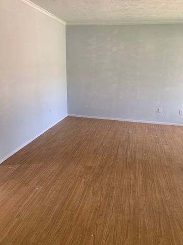 679 Edgeglen Drive, Dallas, TX 75217