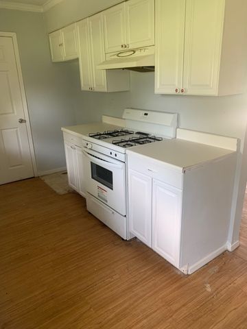 679 Edgeglen Drive, Dallas, TX 75217