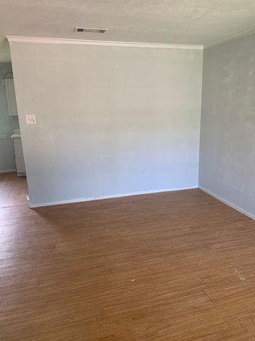 679 Edgeglen Drive, Dallas, TX 75217