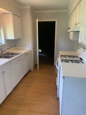 679 Edgeglen Drive, Dallas, TX 75217