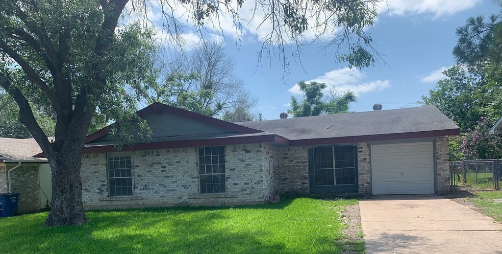 679 Edgeglen Drive, Dallas, TX 75217