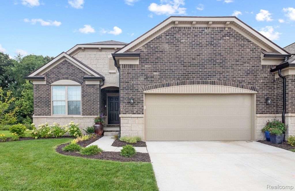 859 Kelpie Drive, Pittsfield Charter Township, MI 48108