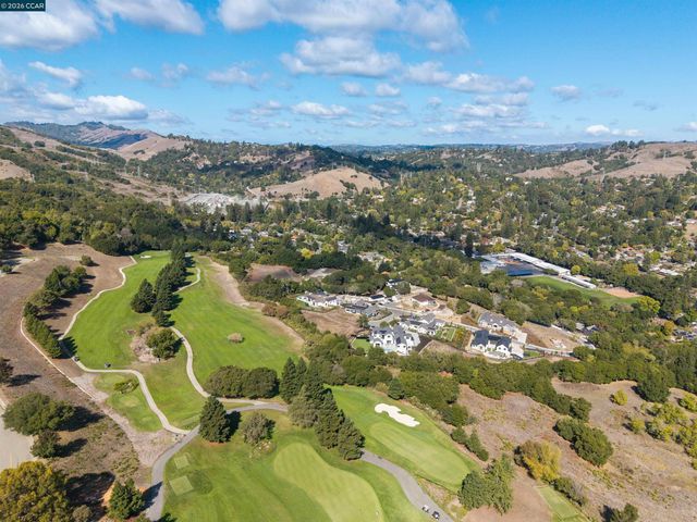 20 Adobe Ct, Orinda, CA 94563