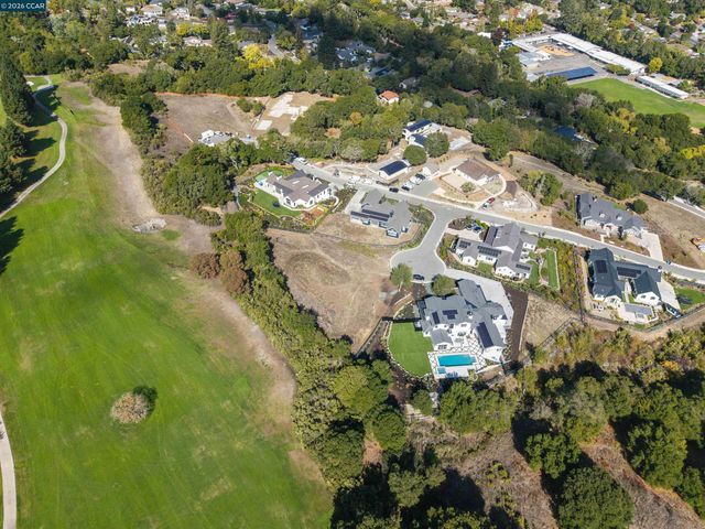 20 Adobe Ct, Orinda, CA 94563