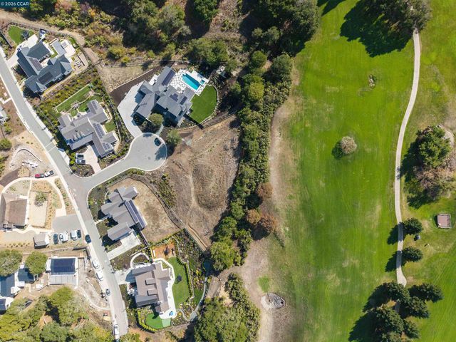 20 Adobe Ct, Orinda, CA 94563