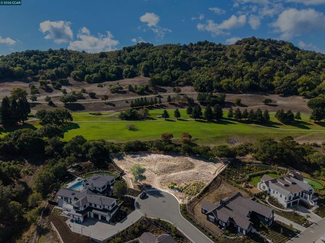 20 Adobe Ct, Orinda, CA 94563