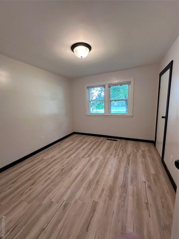 4279 BEECHWOOD Avenue, Burton, MI 48509