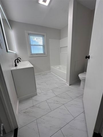 4279 BEECHWOOD Avenue, Burton, MI 48509