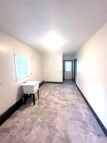 4279 BEECHWOOD Avenue, Burton, MI 48509