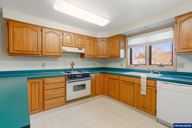 5892 Cobalt Lp SE, Salem, OR 97306