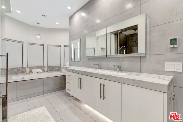 4102 Cachalote Street, Woodland Hills (los Angeles), CA 91364