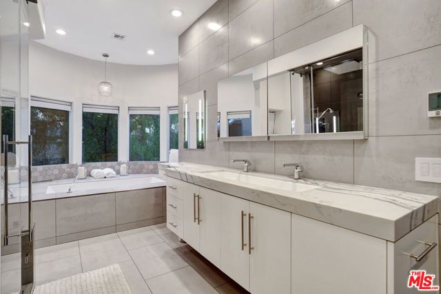 4102 Cachalote Street, Woodland Hills (los Angeles), CA 91364