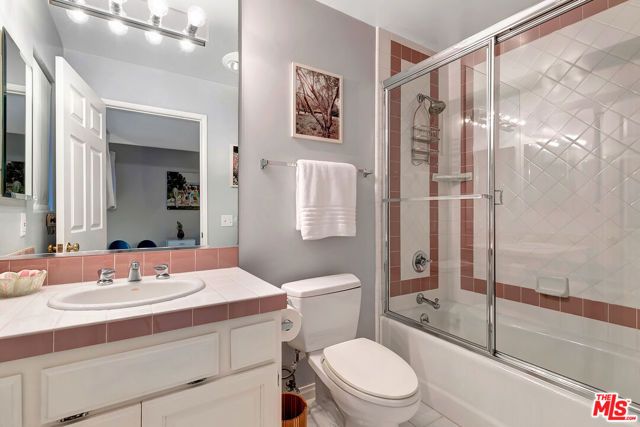 4102 Cachalote Street, Woodland Hills (los Angeles), CA 91364