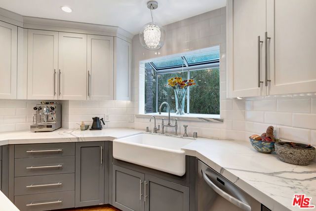 4102 Cachalote Street, Woodland Hills (los Angeles), CA 91364