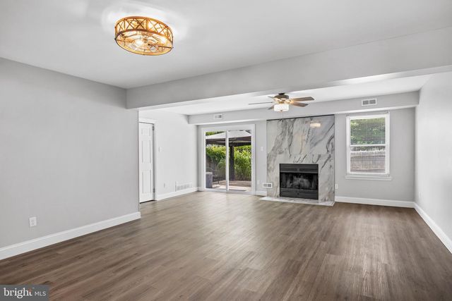 23 BLUE JAY DR, Clementon, NJ 08021