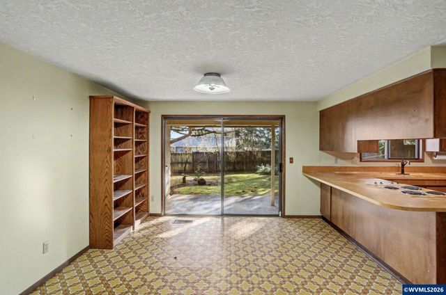 4260 Barrett St S, Salem, OR 97302