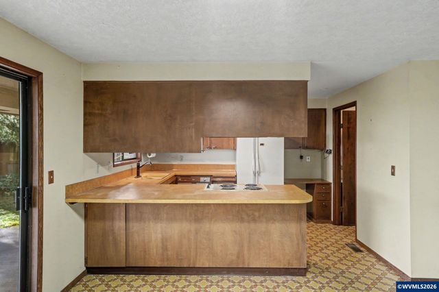 4260 Barrett St S, Salem, OR 97302