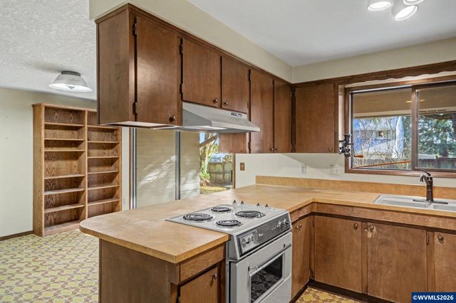 4260 Barrett St S, Salem, OR 97302