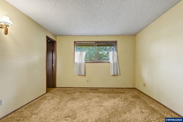 4260 Barrett St S, Salem, OR 97302