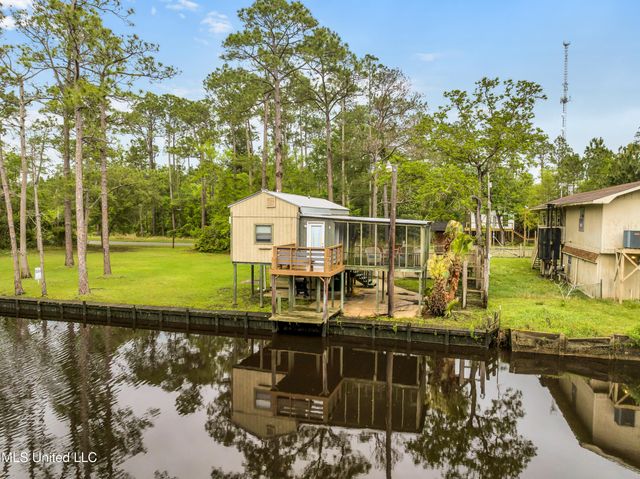10091 River Drive, Bay Saint Louis, MS 39520