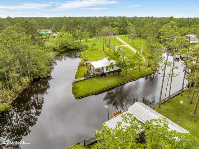 10091 River Drive, Bay Saint Louis, MS 39520