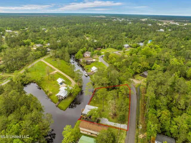 10091 River Drive, Bay Saint Louis, MS 39520