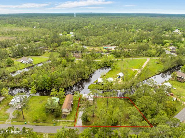 10091 River Drive, Bay Saint Louis, MS 39520