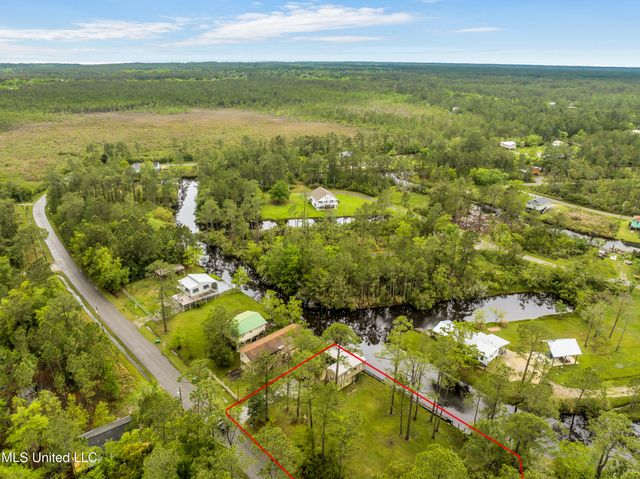10091 River Drive, Bay Saint Louis, MS 39520