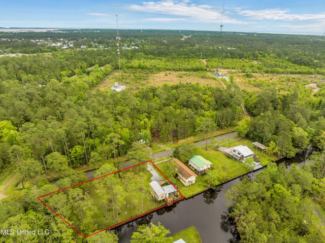 10091 River Drive, Bay Saint Louis, MS 39520