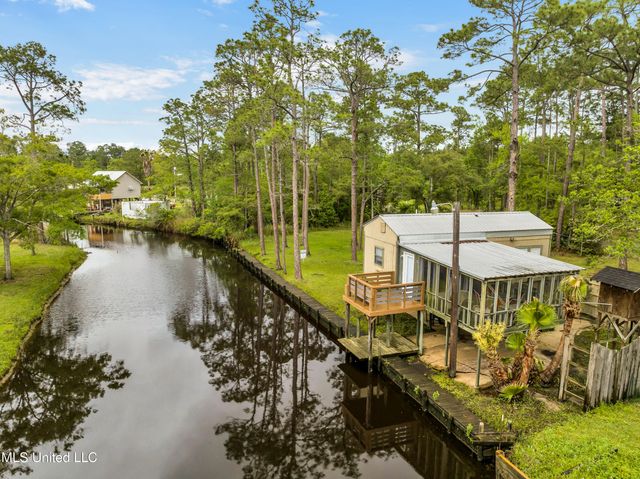 10091 River Drive, Bay Saint Louis, MS 39520