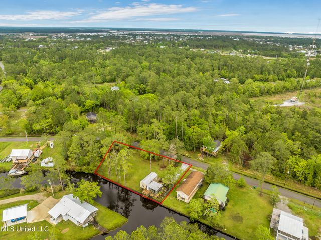10091 River Drive, Bay Saint Louis, MS 39520