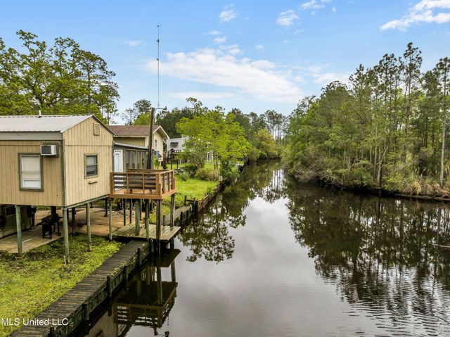 10091 River Drive, Bay Saint Louis, MS 39520