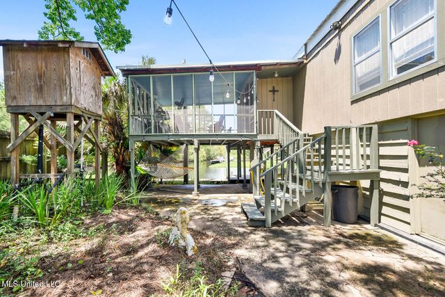 10091 River Drive, Bay Saint Louis, MS 39520