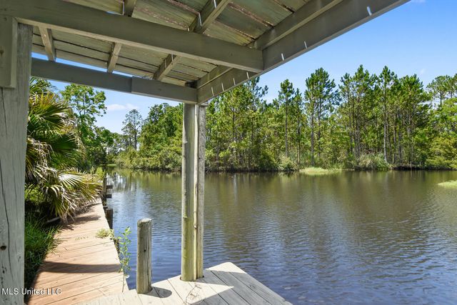 10091 River Drive, Bay Saint Louis, MS 39520