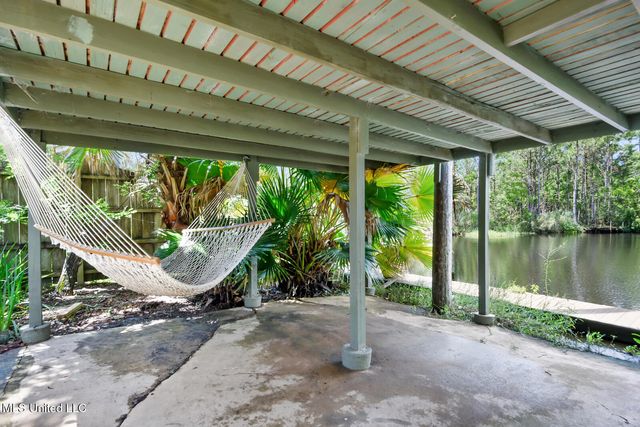 10091 River Drive, Bay Saint Louis, MS 39520