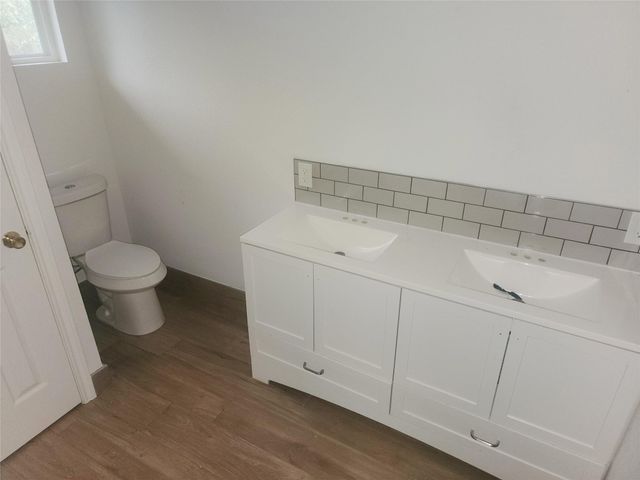 7834 Bayless Drive, Houston, TX 77017