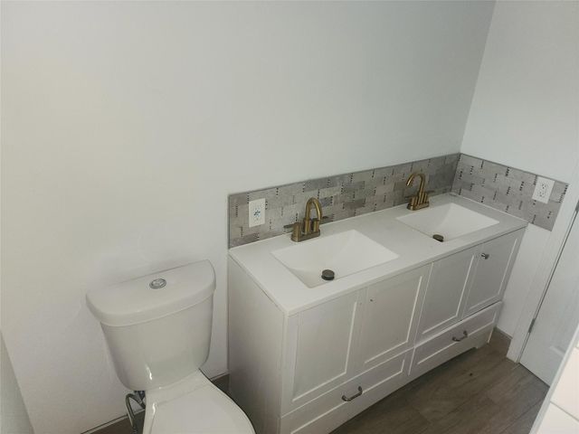 7834 Bayless Drive, Houston, TX 77017