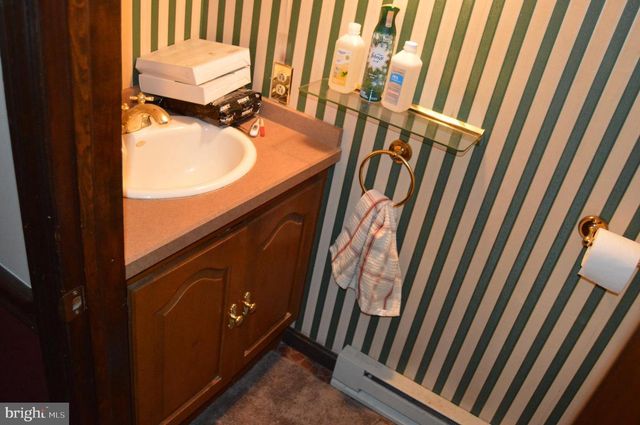 8 ELK CIR, New Providence, PA 17560