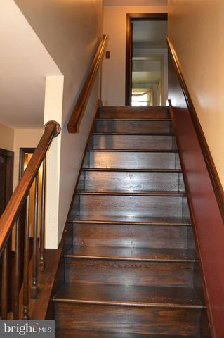 8 ELK CIR, New Providence, PA 17560