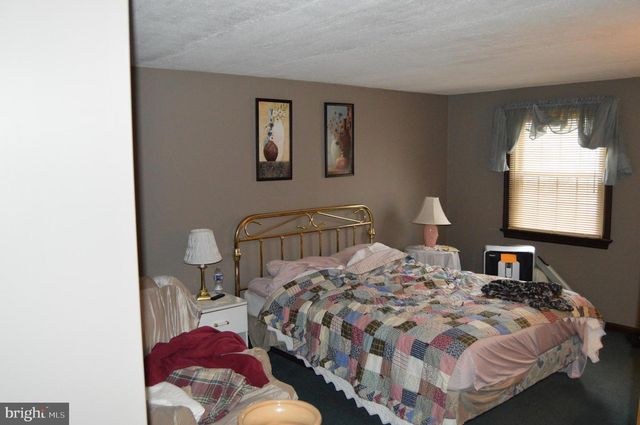 8 ELK CIR, New Providence, PA 17560