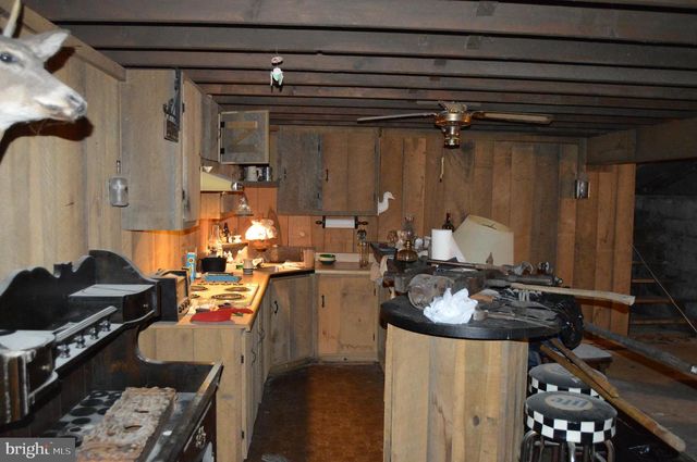 8 ELK CIR, New Providence, PA 17560