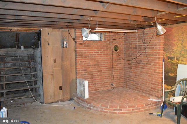 8 ELK CIR, New Providence, PA 17560