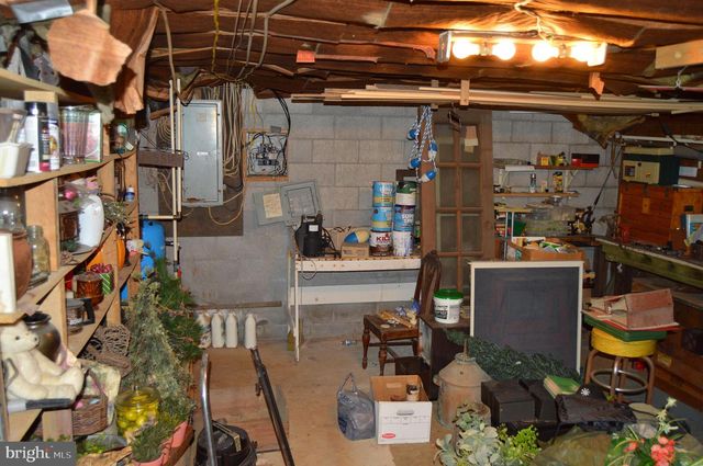 8 ELK CIR, New Providence, PA 17560