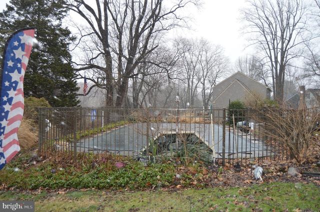 8 ELK CIR, New Providence, PA 17560