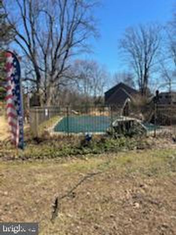 8 ELK CIR, New Providence, PA 17560