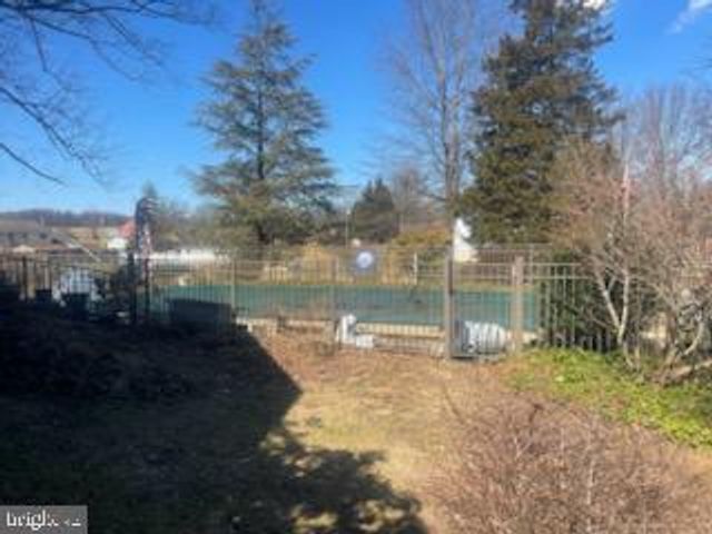 8 ELK CIR, New Providence, PA 17560