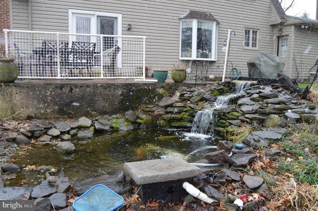 8 ELK CIR, New Providence, PA 17560